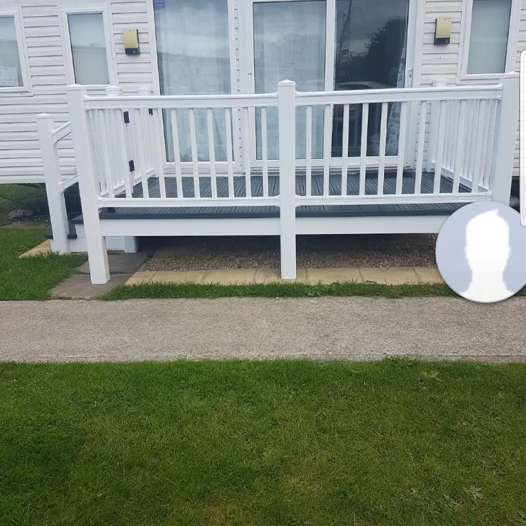 Summer House Caravan Gristhorpe